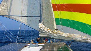 Под геннакером, стакселем и генуей